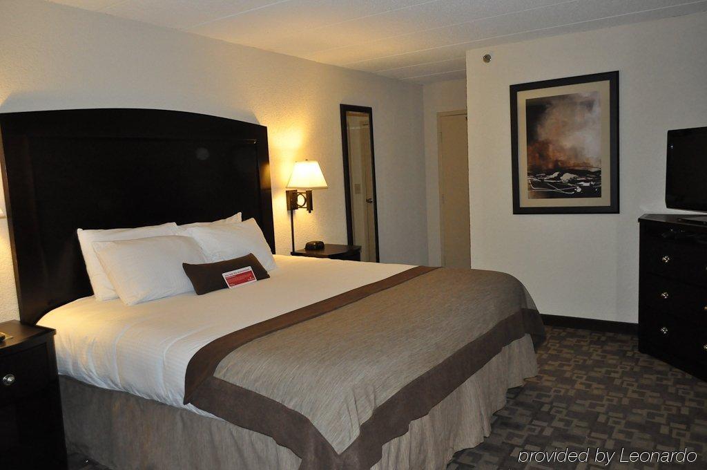 Holiday Inn And Suites Charleston West, An Ihg Hotel Room photo